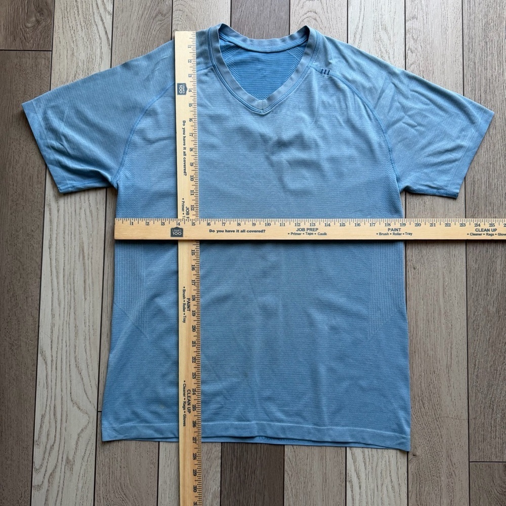 Lululemon Men's Light Blue V-Neck Performance Shirt size M - Picture 5 of 7